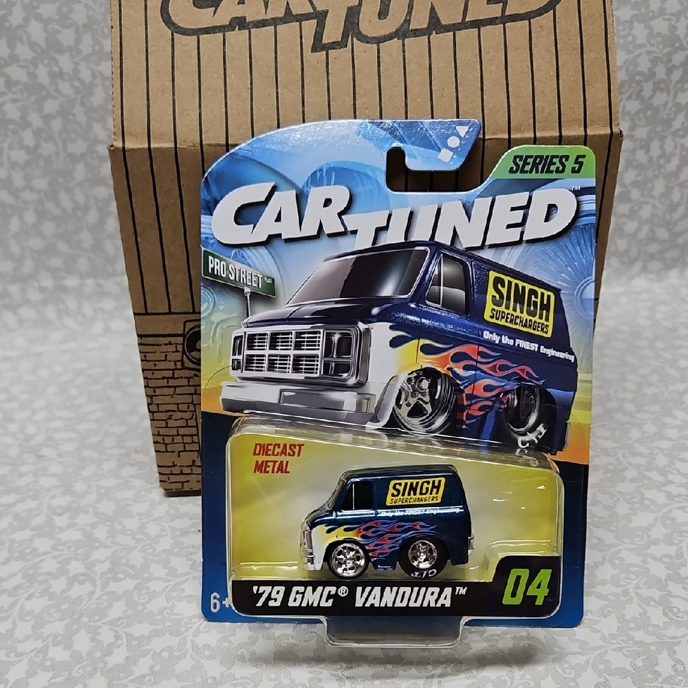 Car Tuned #04 '79 GMC Vandura Series 5 MGA Entertainment